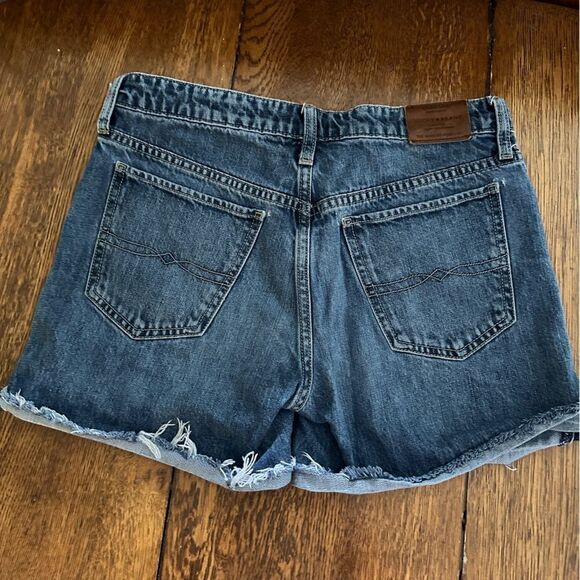 Lucky Brand distressed jean shorts. Size 2/26 - Picture 2 of 5
